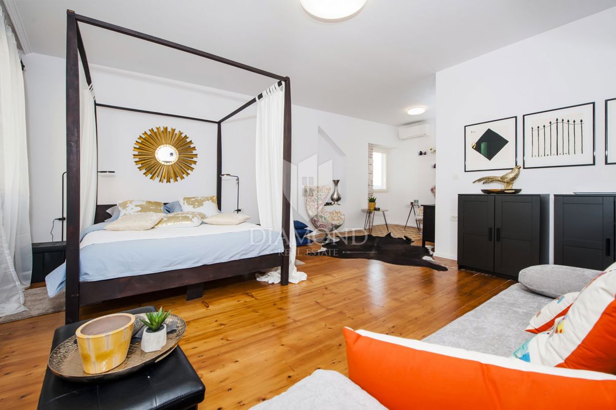 Rovinj, trije privlačni apartmaji v prvi vrsti do morja