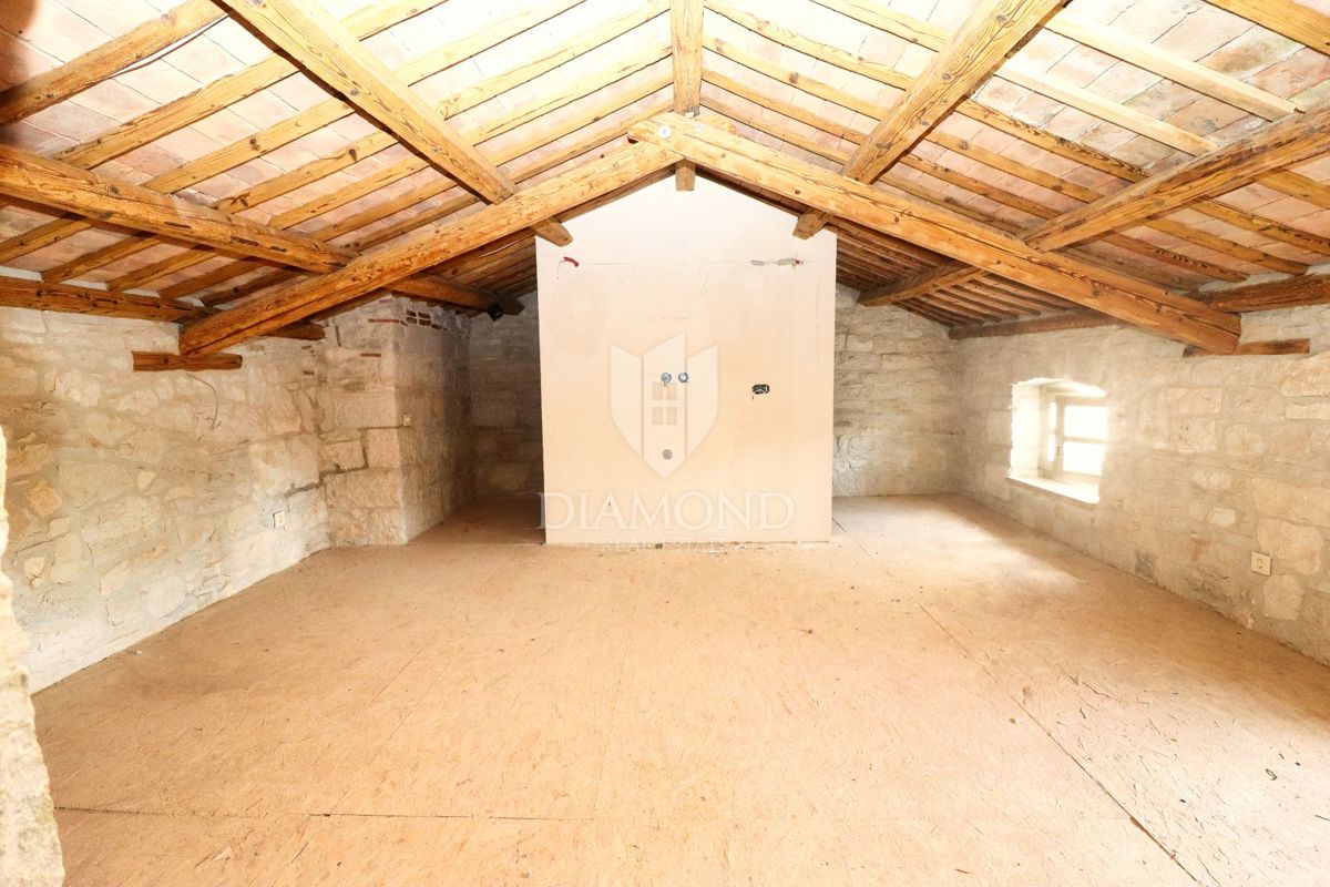 Poreč, Okolica, Avtohtona Kamnita Vila z Bazenom in Savno