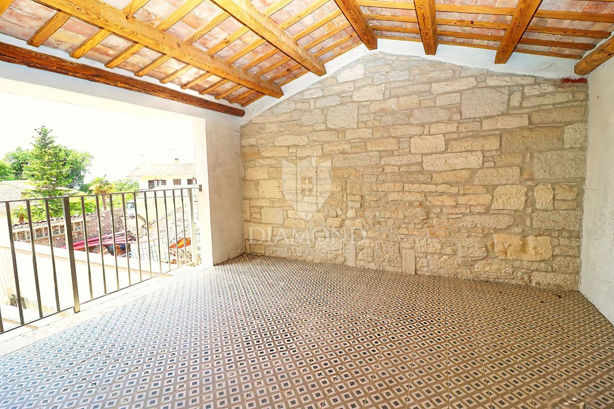 Poreč, Okolica, Avtohtona Kamnita Vila z Bazenom in Savno