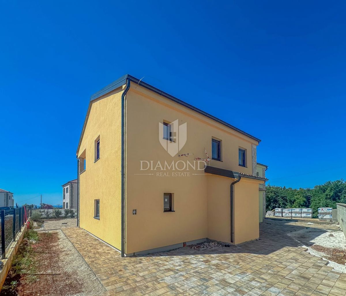 Moderni dvojček v Krnici