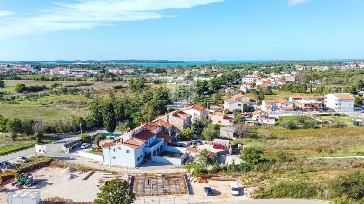 Fažana, okolica, moderna novogradnja v bližini plaže! 