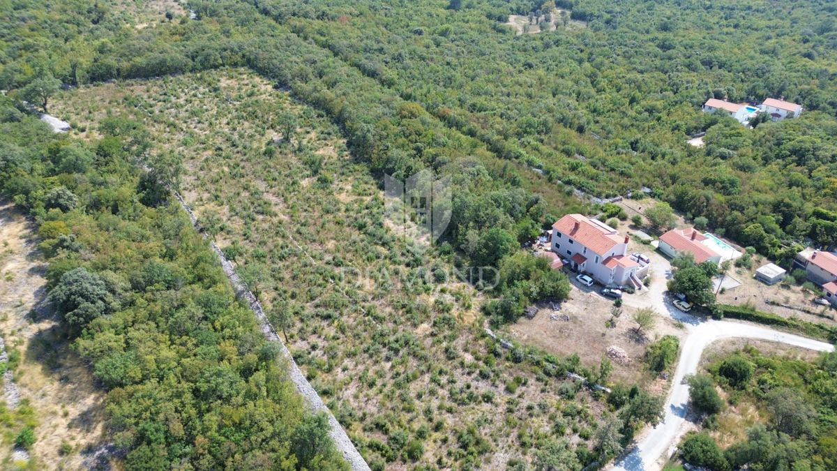 Labin, Veliko gradbeno zemljišče na odlični lokaciji