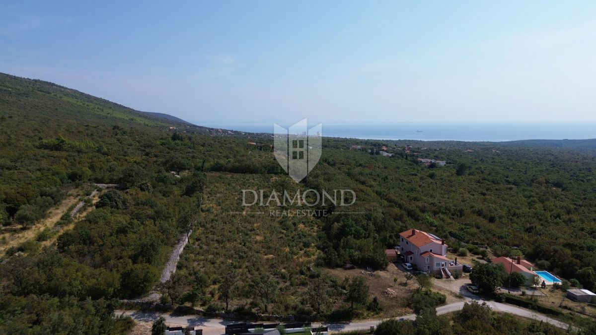 Labin, Veliko gradbeno zemljišče na odlični lokaciji