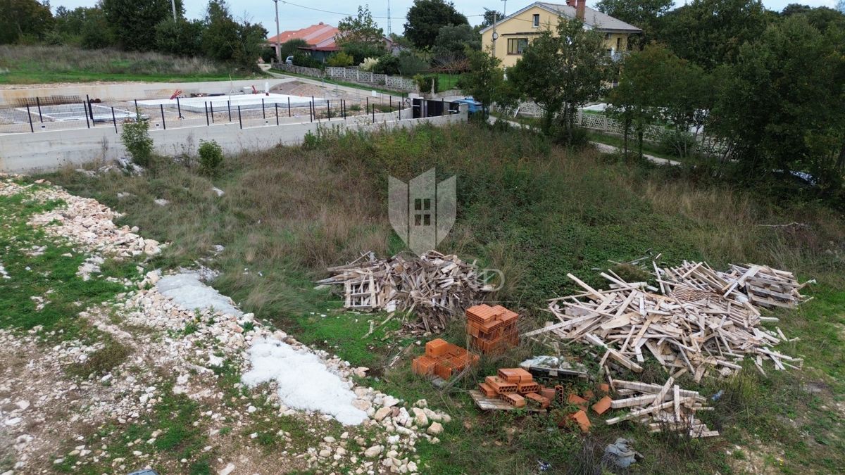 Zemljišče Labin, 801m2