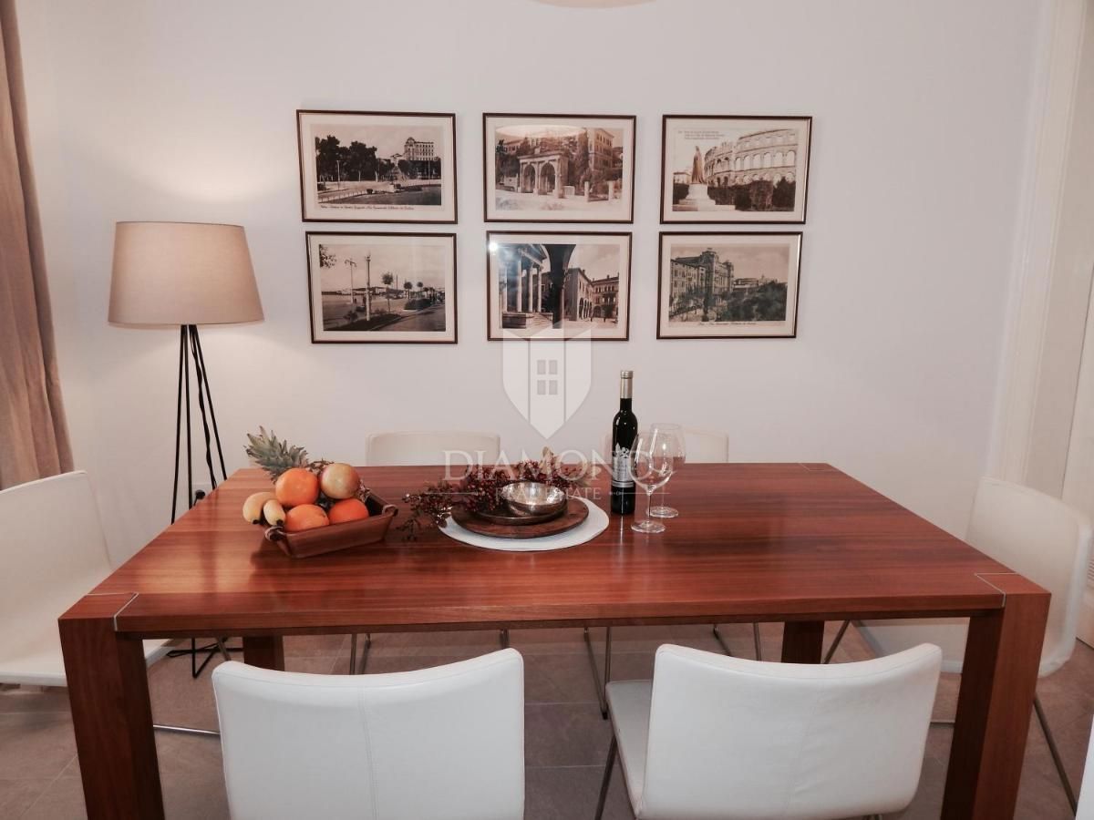 Pula, čudovit apartma na rivi s pogledom na morje!