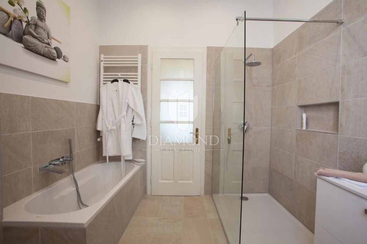 Pula, čudovit apartma na rivi s pogledom na morje!