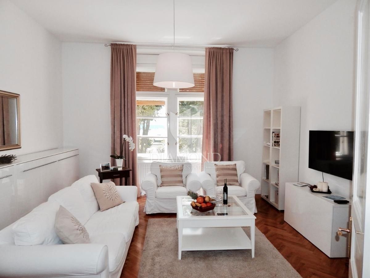 Pula, čudovit apartma na rivi s pogledom na morje!
