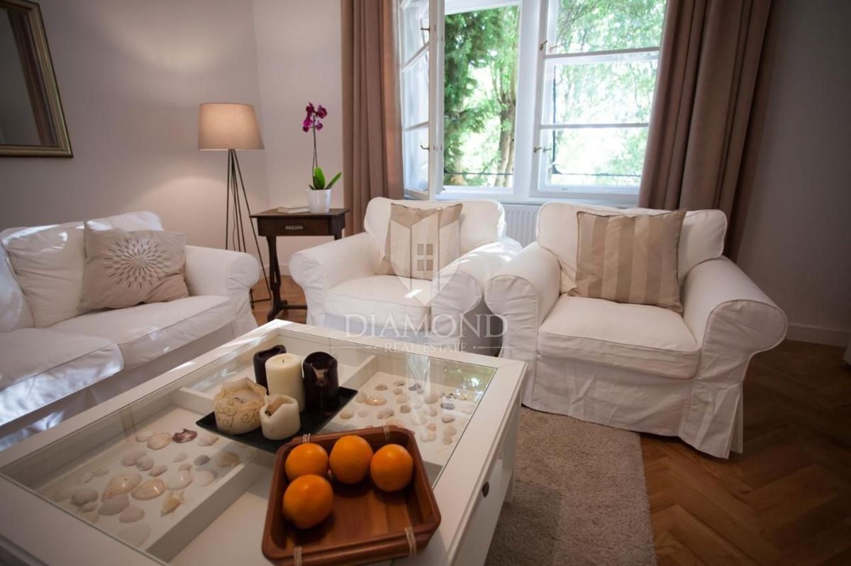 Pula, čudovit apartma na rivi s pogledom na morje!