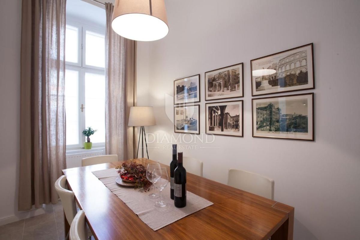 Pula, čudovit apartma na rivi s pogledom na morje!