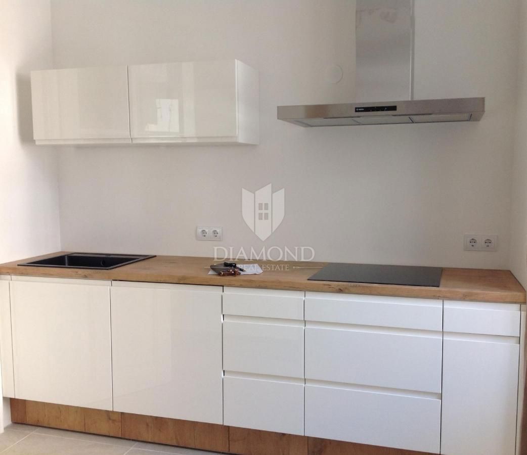 Pula, čudovit apartma na rivi s pogledom na morje!