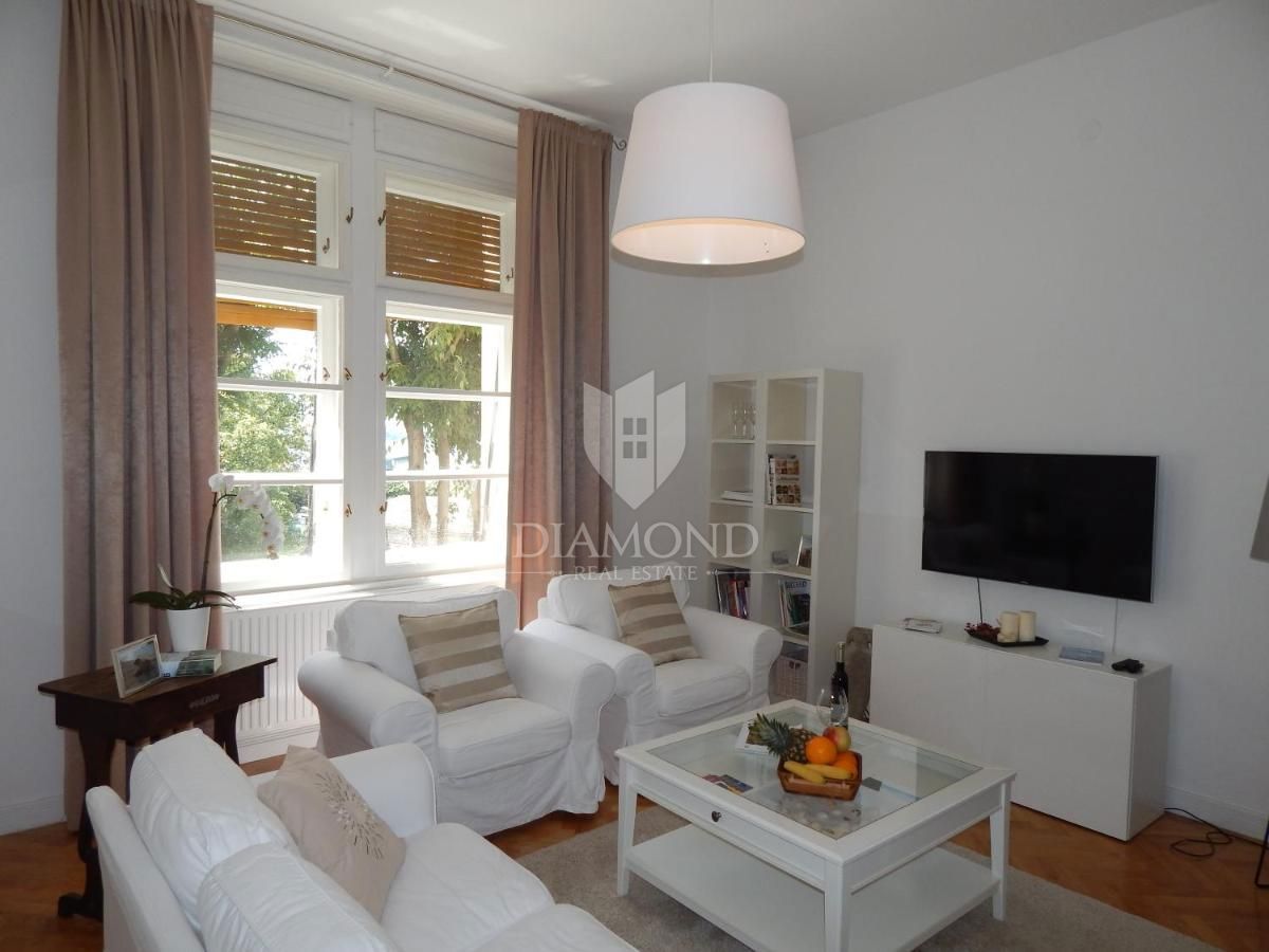 Pula, čudovit apartma na rivi s pogledom na morje!