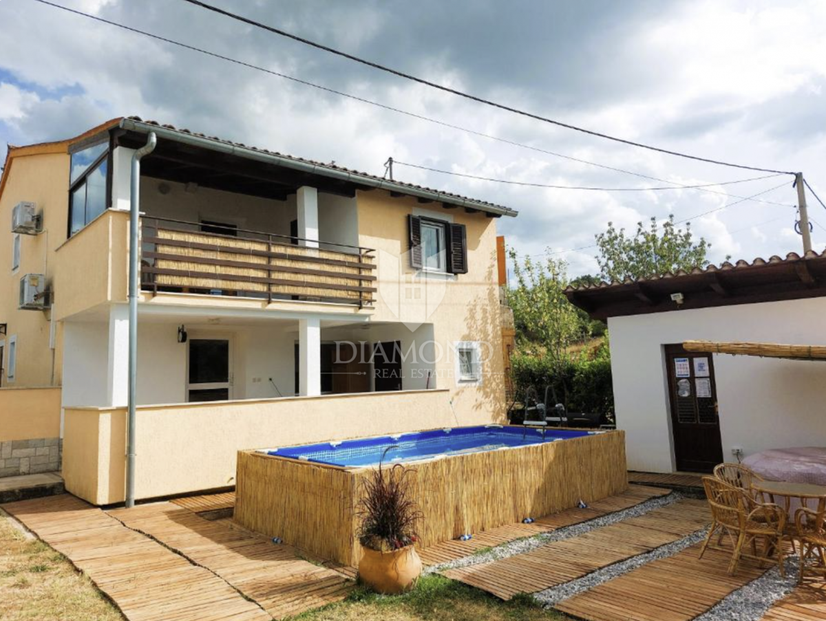 Hiša za najem v središču Karojbe