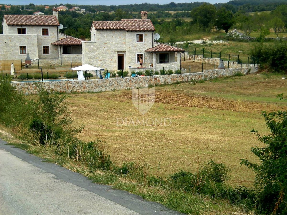 Odlično zemljišče v bližini Kanfanarja