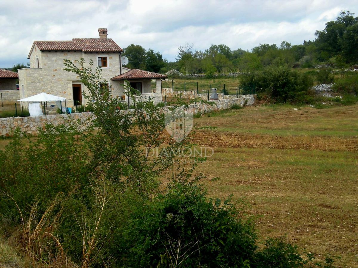 Odlično zemljišče v bližini Kanfanarja