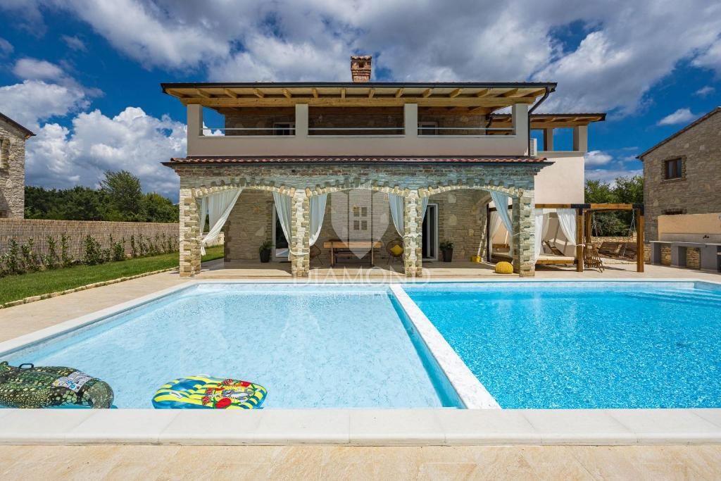 Čudovita vila v bližini Svetvinčenata