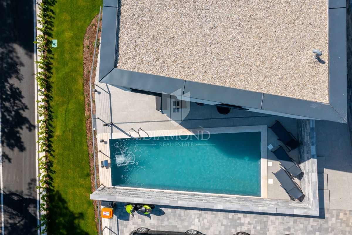 Mošćenička Draga, moderna vila z bazenom v bližini plaže