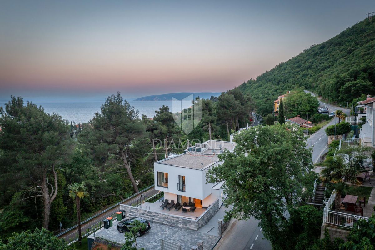 Mošćenička Draga, moderna vila z bazenom v bližini plaže