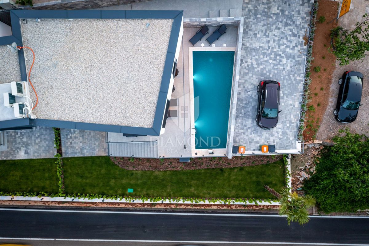Mošćenička Draga, moderna vila z bazenom v bližini plaže