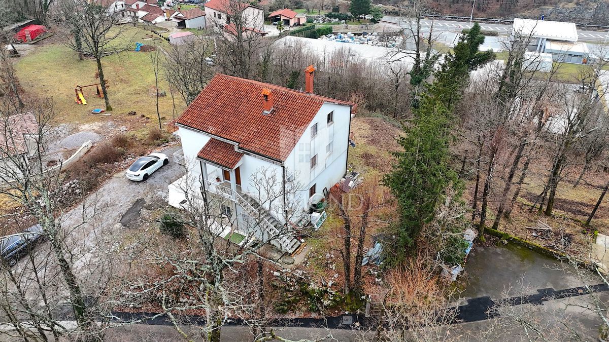 Jurdani, hiša s 4 apartmaji na mirni lokaciji