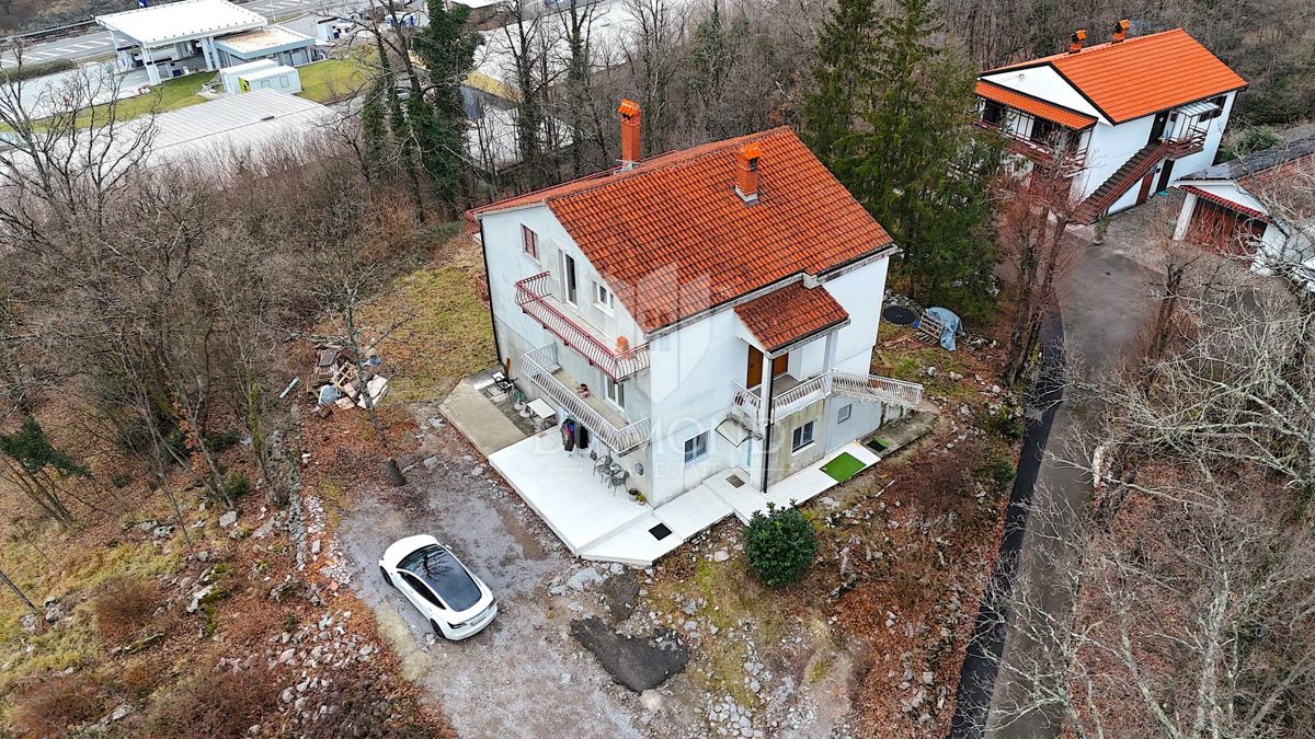 Jurdani, hiša s 4 apartmaji na mirni lokaciji
