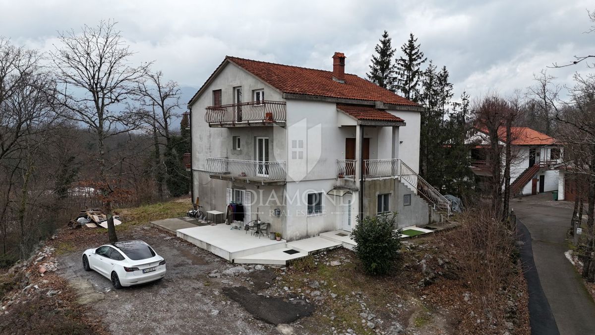 Jurdani, hiša s 4 apartmaji na mirni lokaciji