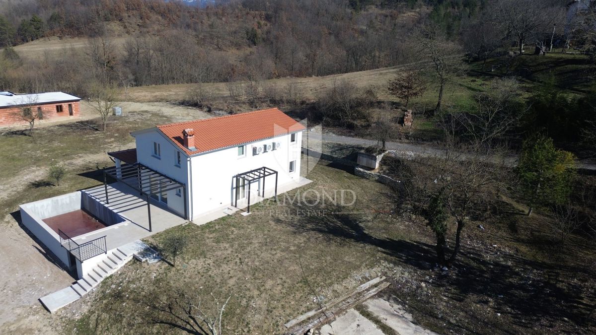 Cerovlje, okolica, fantastična hiša v naravi