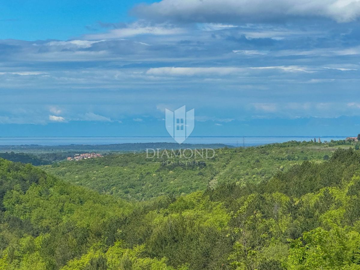 Istra, Grožnjan, zemljišče s panoramskim razgledom na morje!