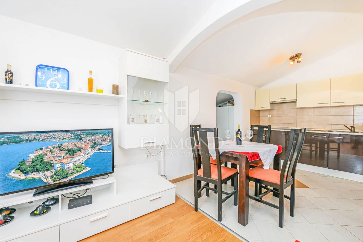 Poreč, okolica, hiša s tremi apartmaji in vrtom!