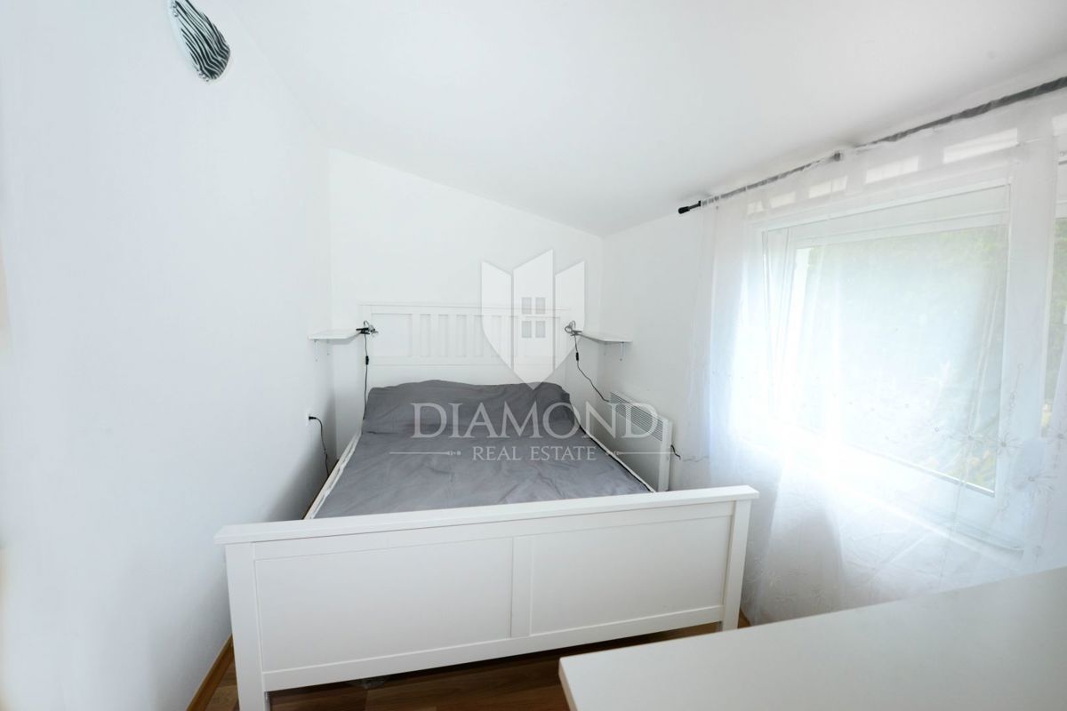 Poreč, okolica, hiša s tremi apartmaji in vrtom!