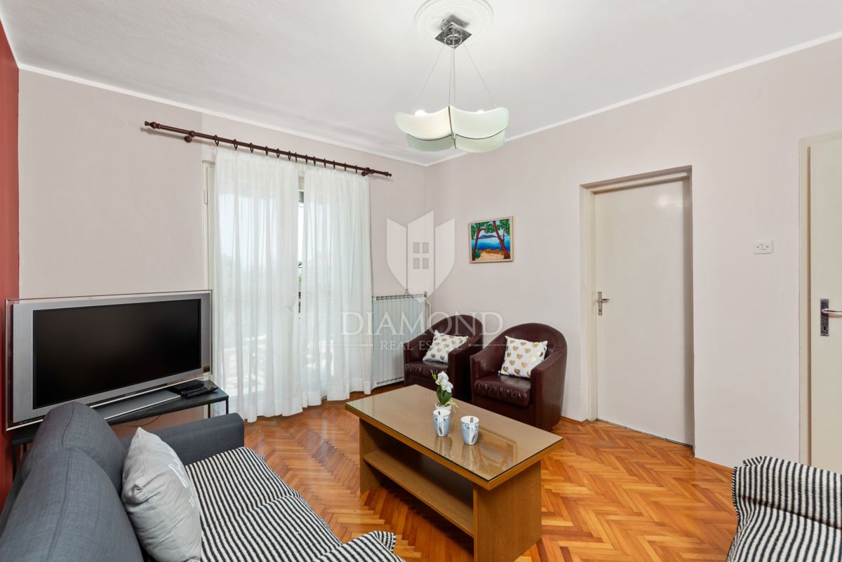 Poreč - samostojna hiša z dvema apartmajema, 800 m od morja