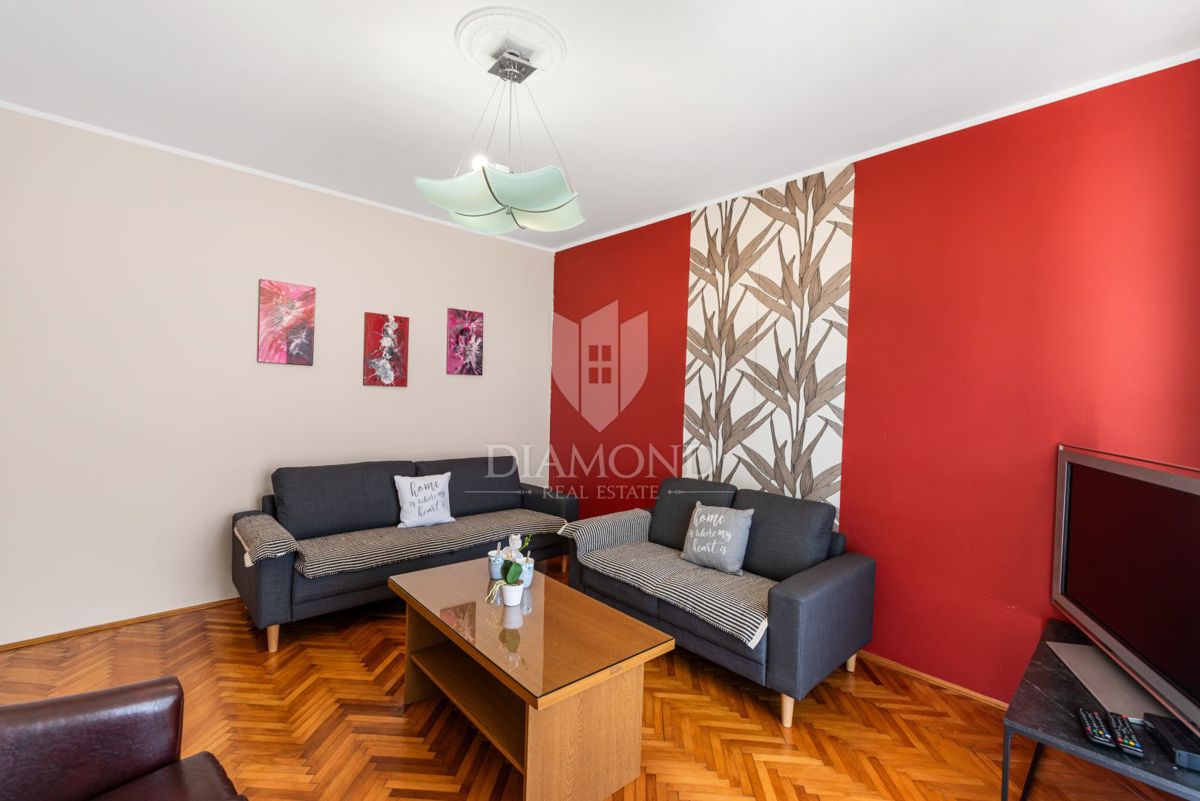 Poreč - samostojna hiša z dvema apartmajema, 800 m od morja