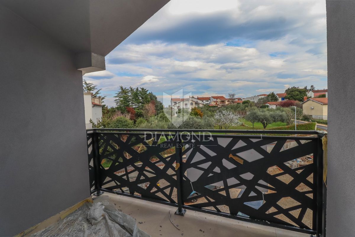 Istra, Umag, stanovanje z dvigalom 300 m od morja in plaže!