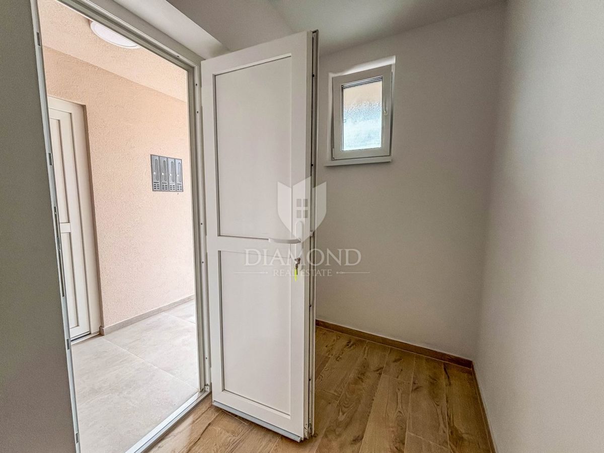 Poreč, okolica, dvoetažni trisobni apartma s pogledom na morje!