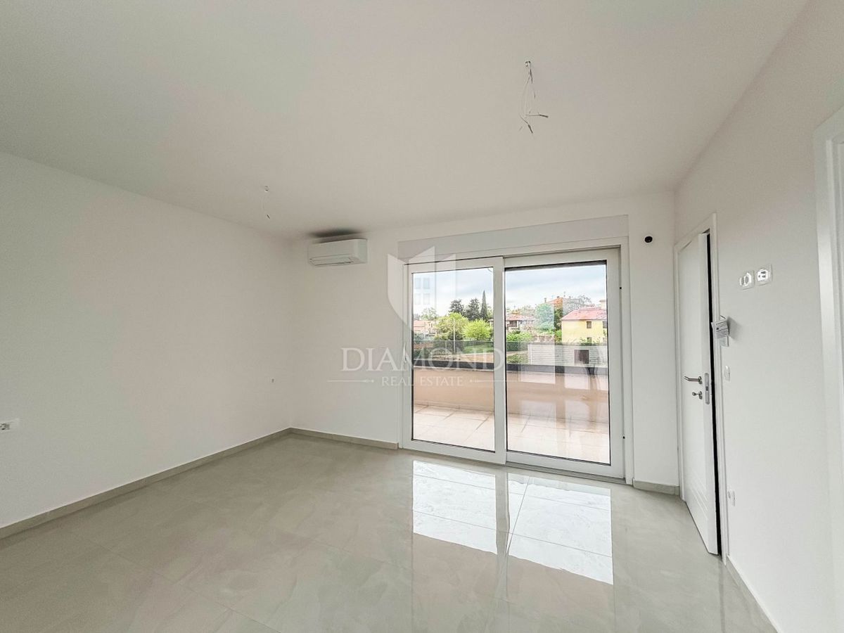 Poreč, okolica, dvoetažni trisobni apartma s pogledom na morje!