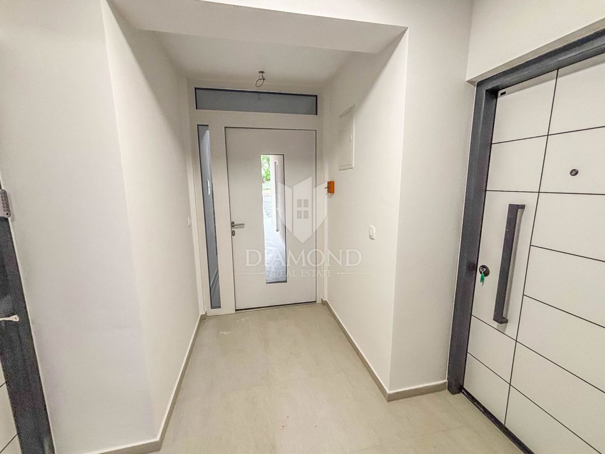 Poreč, okolica, dvoetažni trisobni apartma s pogledom na morje!