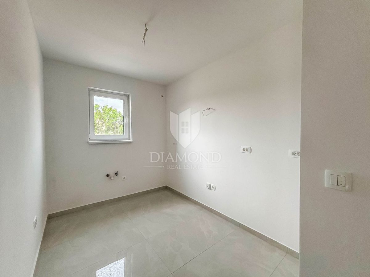 Poreč, okolica, dvoetažni trisobni apartma s pogledom na morje!