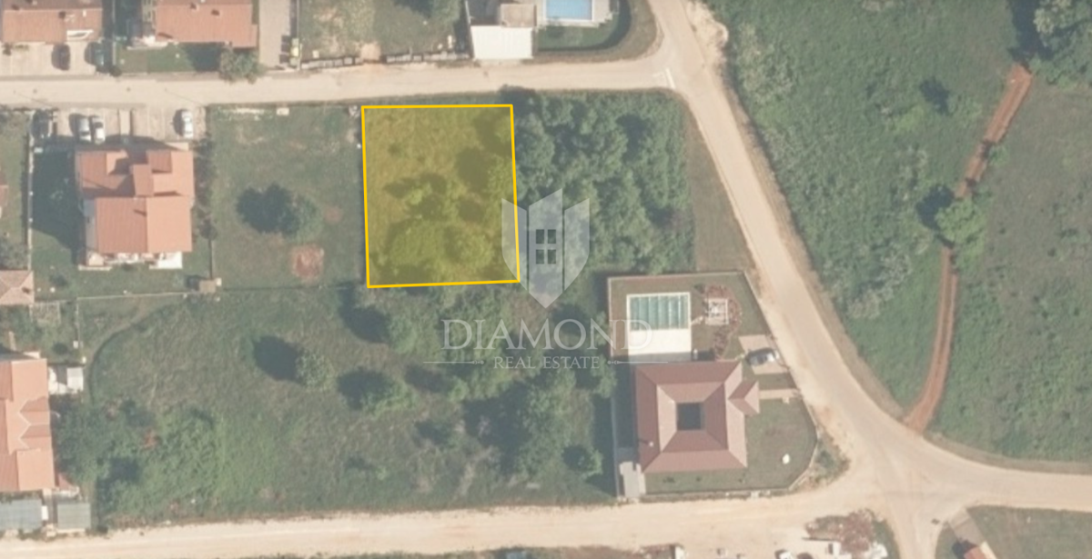 Zemljišče Novigrad, 700m2