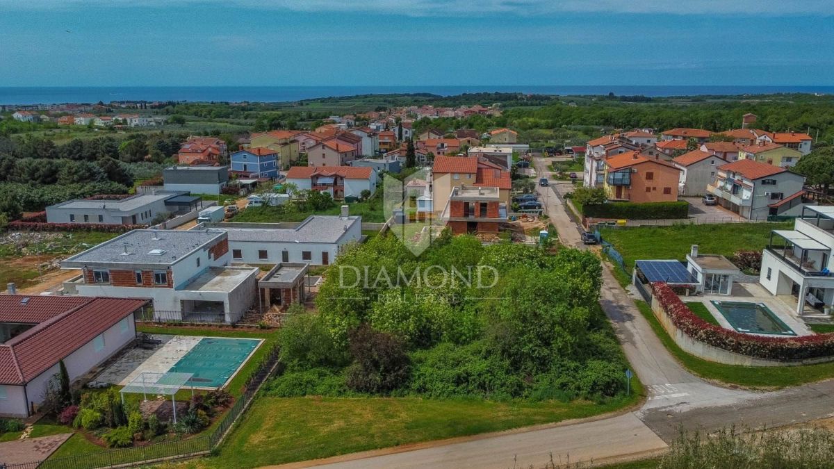 Zemljišče Novigrad, 700m2