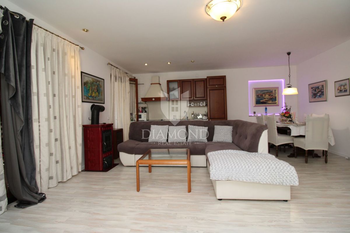 Apartmaj Malinska, Malinska-Dubašnica, 72m2