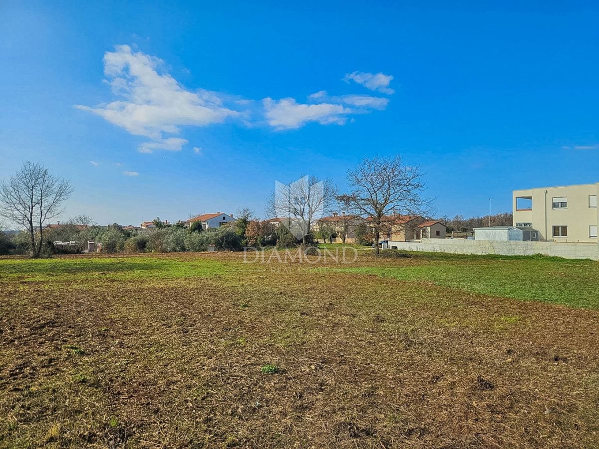 Zemljišče Novigrad, 649m2