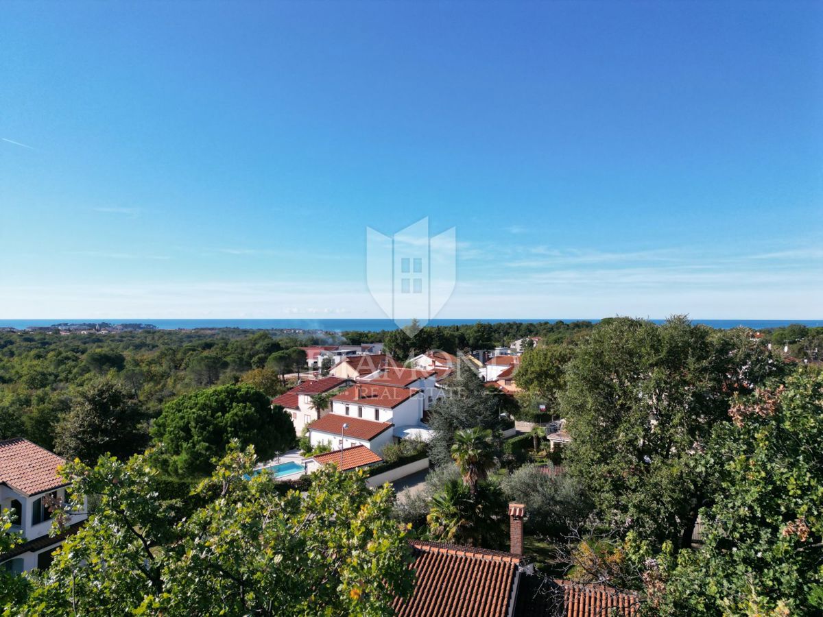 Gradbeno zemljišče 2 km od morja – Poreč, vrhunska lokacija