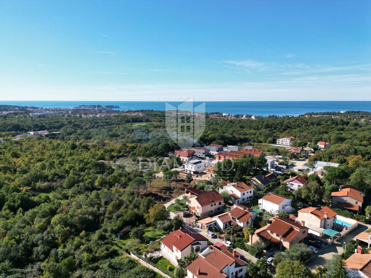 Gradbeno zemljišče 2 km od morja – Poreč, vrhunska lokacija
