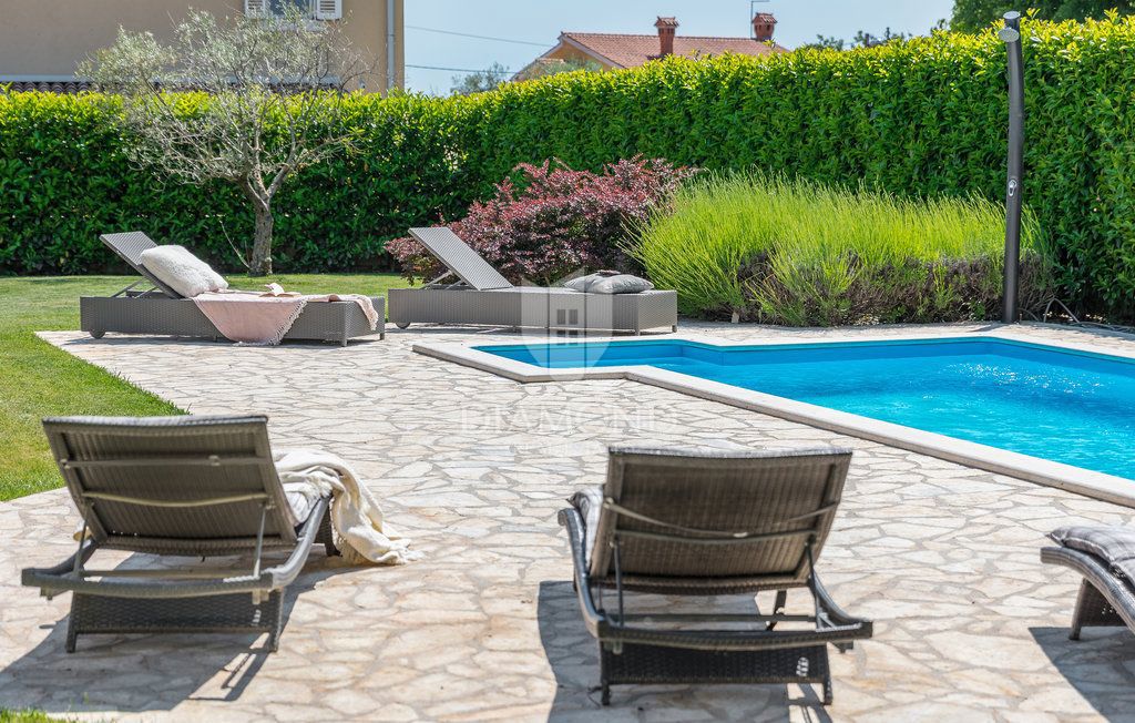 Poreč, okolica – Čudovita hiša z bazenom in vrtom