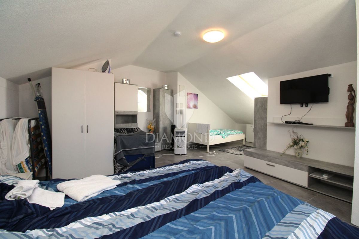 Apartmaj Malinska, Malinska-Dubašnica, 73m2