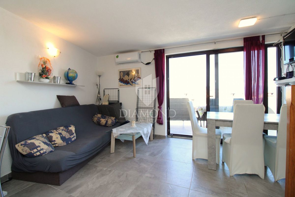 Apartmaj Malinska, Malinska-Dubašnica, 73m2