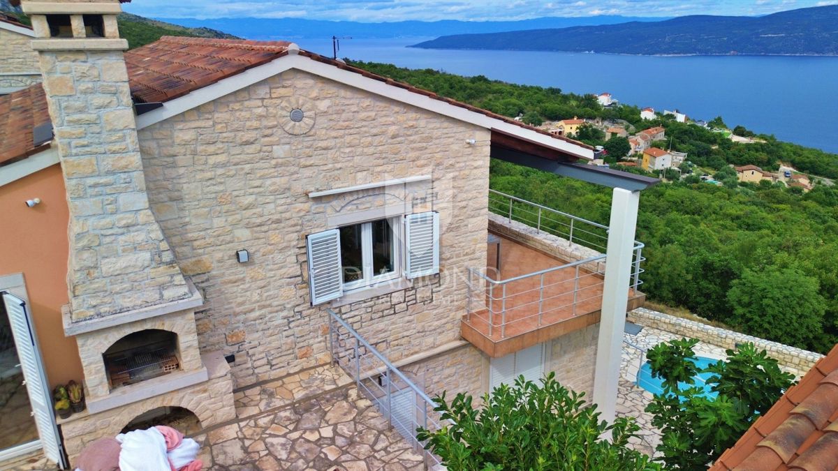 HIŠA S PANORAMSKIM POGLEDOM NA MORJE, RABAC