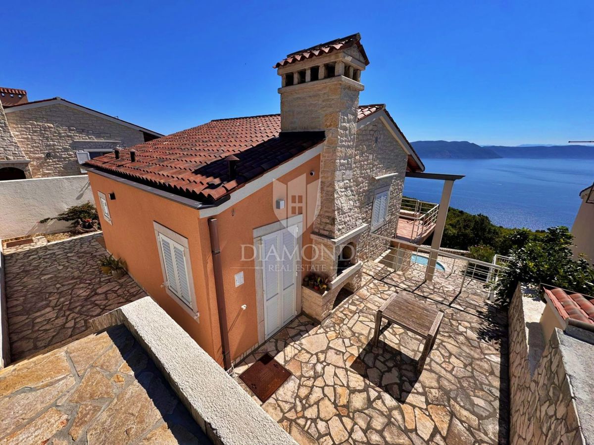 HIŠA S PANORAMSKIM POGLEDOM NA MORJE, RABAC