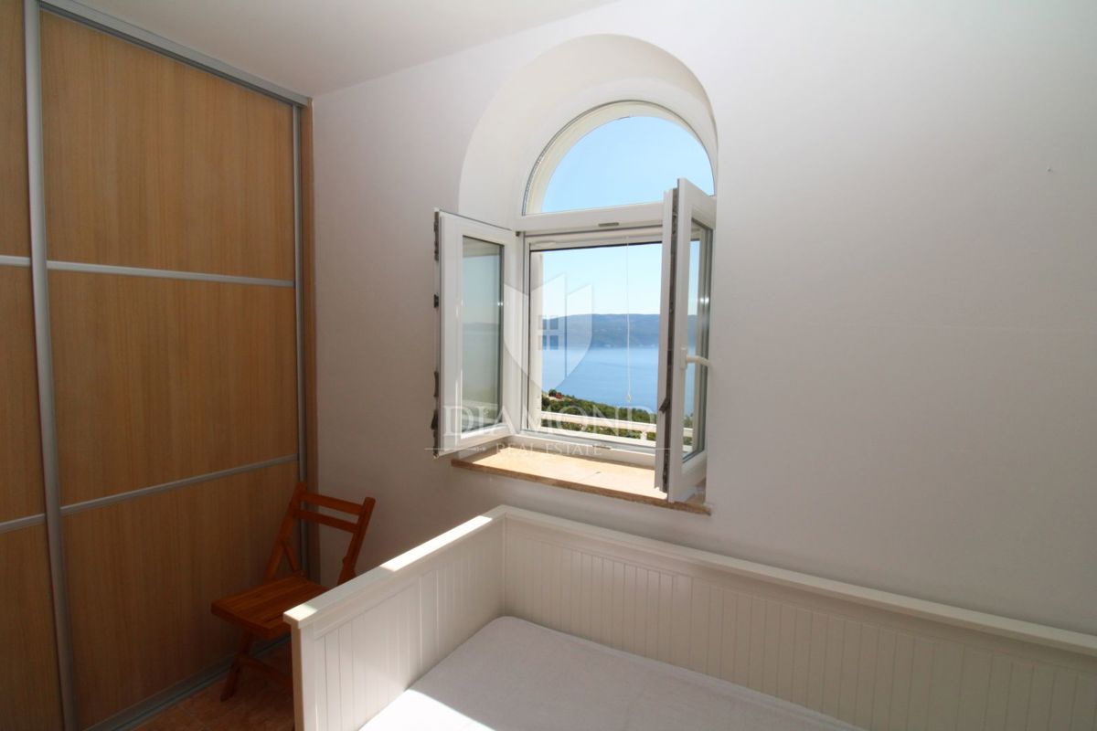 HIŠA S PANORAMSKIM POGLEDOM NA MORJE, RABAC