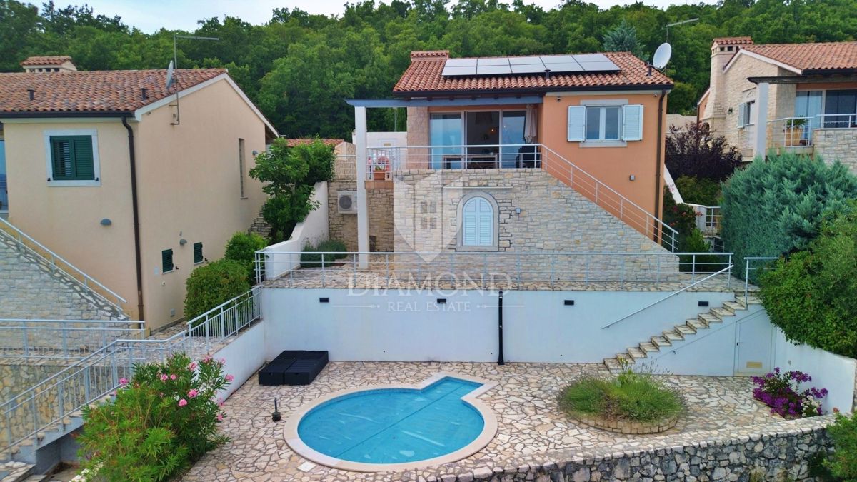 HIŠA S PANORAMSKIM POGLEDOM NA MORJE, RABAC