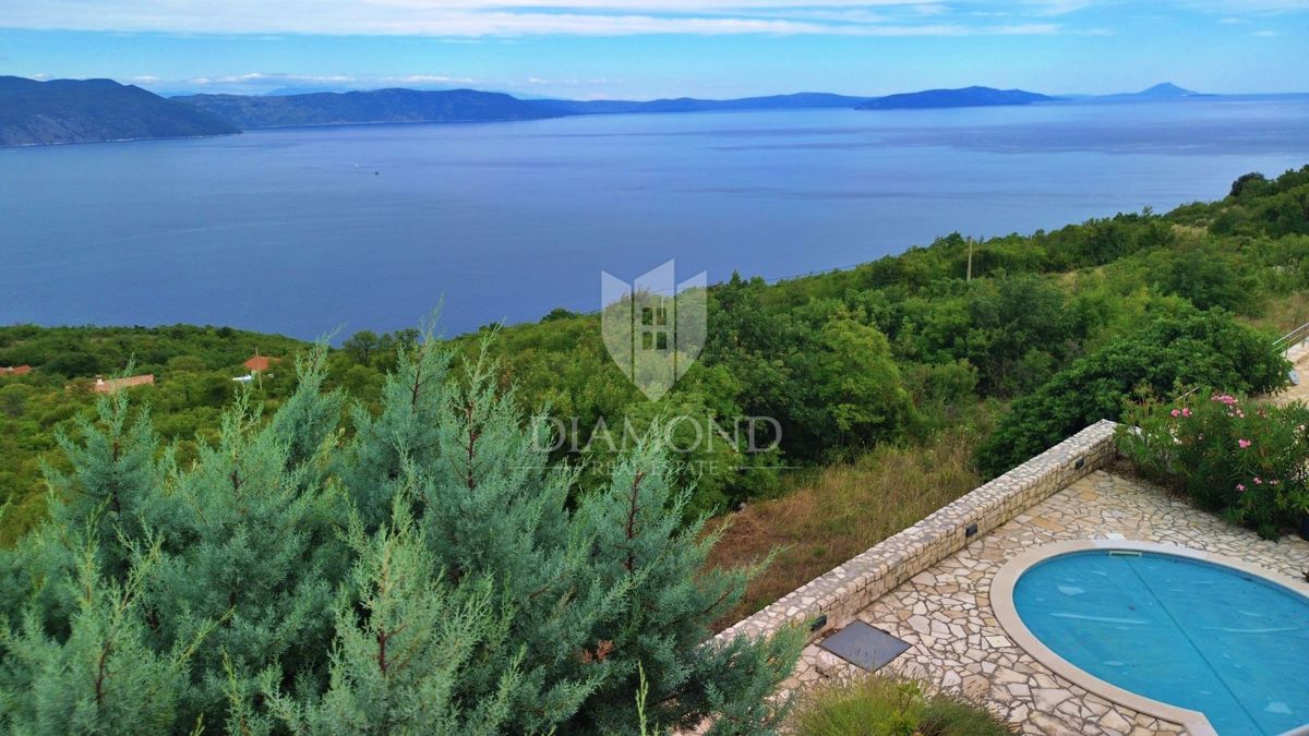 HIŠA S PANORAMSKIM POGLEDOM NA MORJE, RABAC